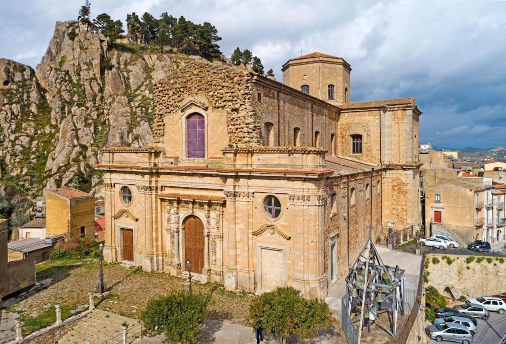 Elegante Appartamento Privato In Palazzo Storico Del XVIII - Pieno Centro Nicosia Εξωτερικό φωτογραφία
